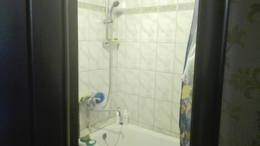 ���-����